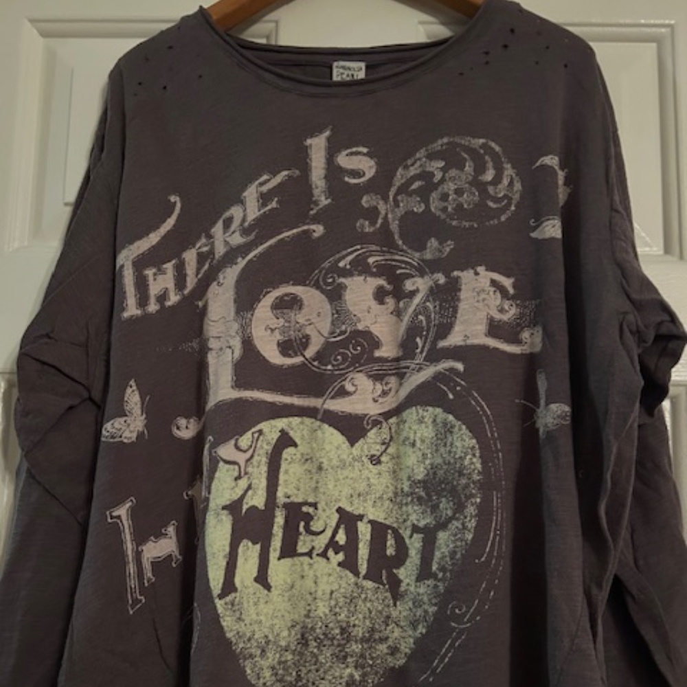 NWT - Magnolia Pearl Your Aura Viggo T TOP 2211 Ozzy LS